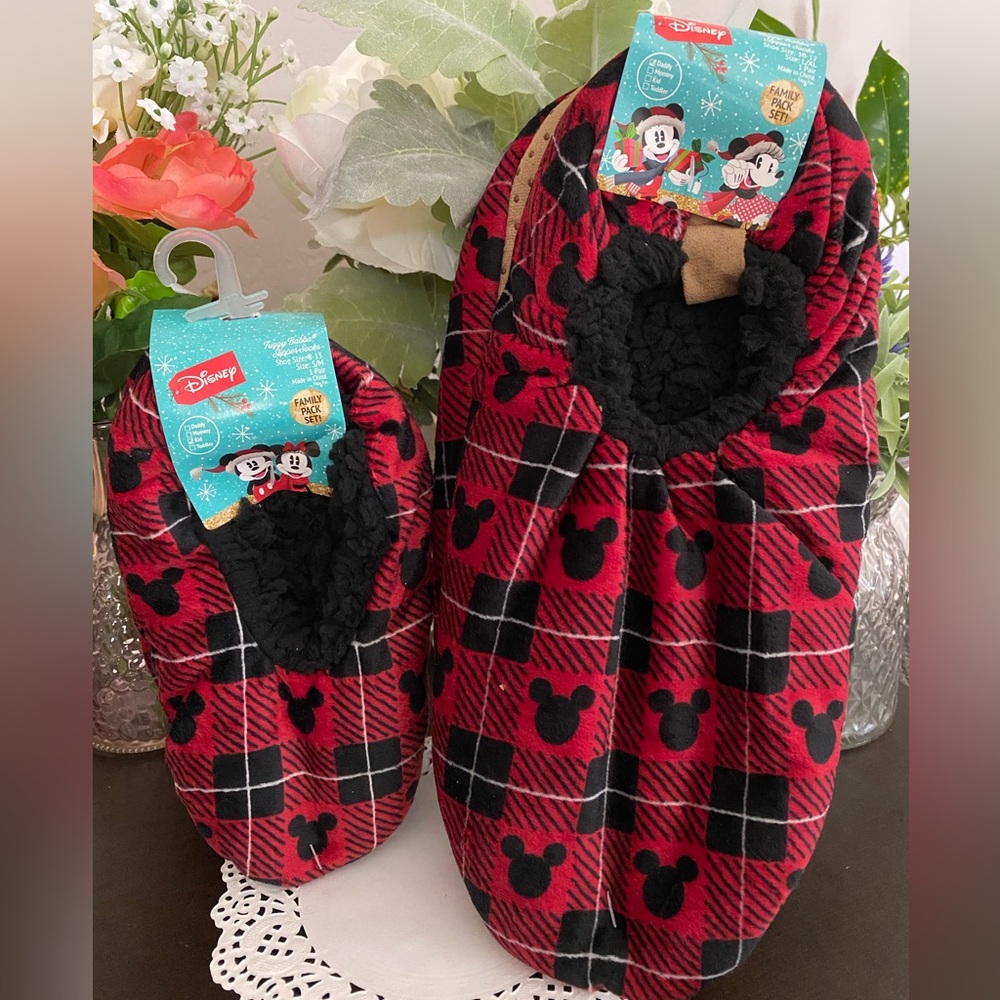 🆕 🐭 DISNEY MICKEY MOUSE NO SLIP SLIPPERS! BRAND NEW! L/XL & S/M SET OF 2.